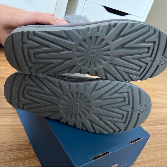 ugg bailey button boot - Picture 4 of 5